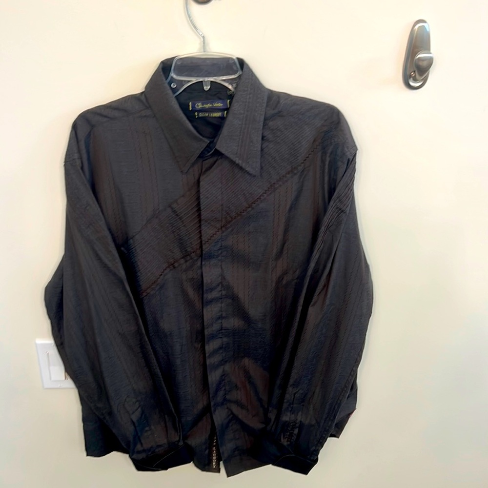 Clean Laundry XL Woven Designer Fabric with Shimmer LS Hidden Button Front Shirt